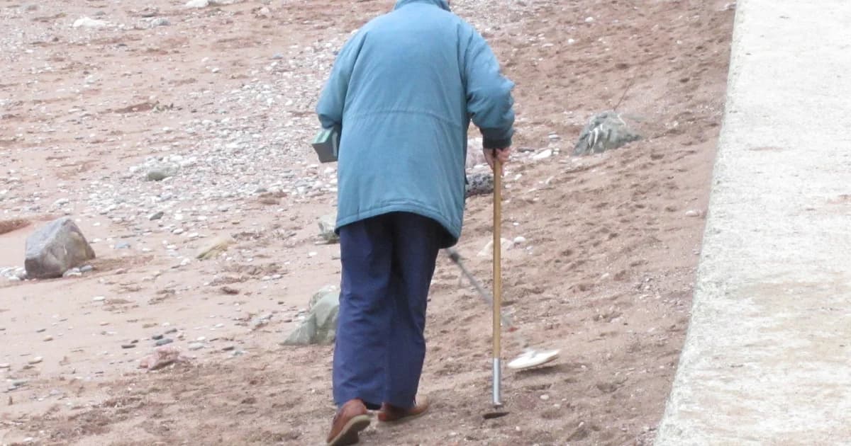 Metal Detecting near Long Beach, California